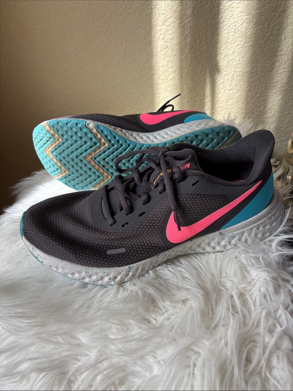 Nike Revolution 5 Women's Black Running Shoes with Pink Swoosh Size 10